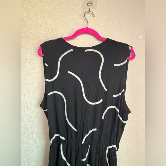 Amour Vert Black and White Wave Pattern “Olive” Viscose Knot Front Midi Dress 2X - Picture 11 of 11